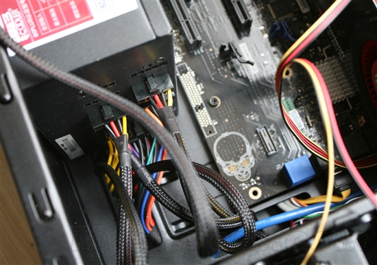 數據守衛者與理線藝術 先馬冰麒麟S1機箱深度評測——智能硬盤保護與線材管理的體驗進化